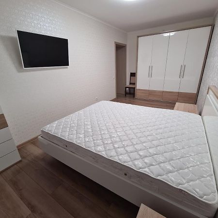 127-Avenue Apartment Chernivtsi Bagian luar foto