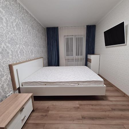 127-Avenue Apartment Chernivtsi Bagian luar foto