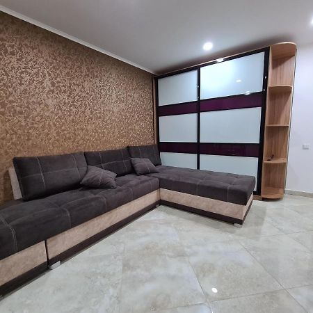 127-Avenue Apartment Chernivtsi Bagian luar foto