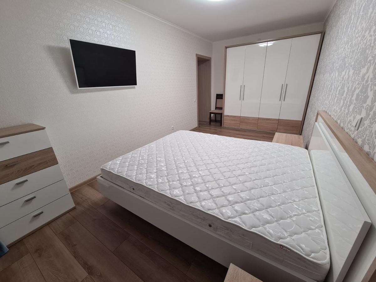 127-Avenue Apartment Chernivtsi Bagian luar foto