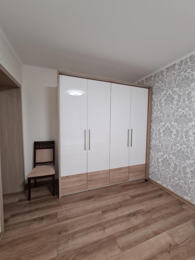 127-Avenue Apartment Chernivtsi Bagian luar foto