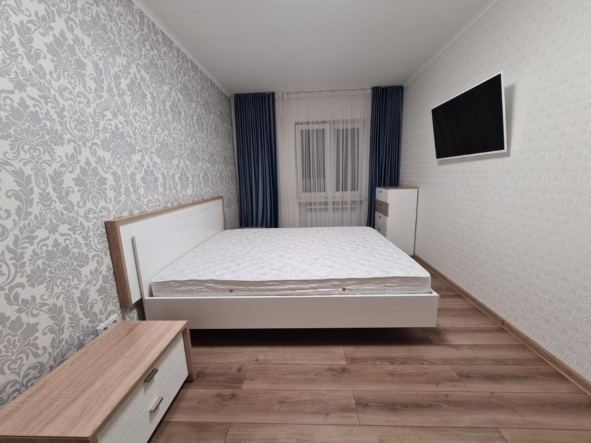 127-Avenue Apartment Chernivtsi Bagian luar foto
