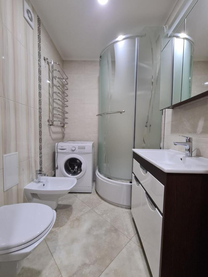 127-Avenue Apartment Chernivtsi Bagian luar foto