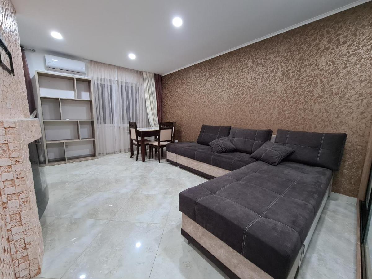 127-Avenue Apartment Chernivtsi Bagian luar foto
